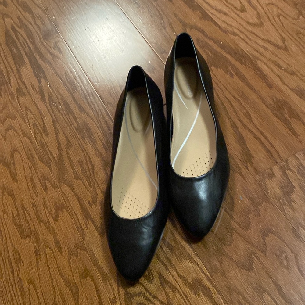 Easy Spirit Women’s Fats, Black, Size 11.5, like new, hardly worn at all.
